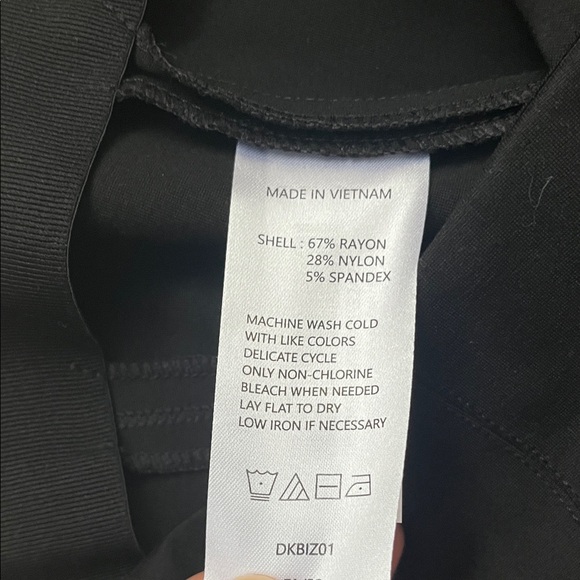 Quince Ultra-Stretch Ponte Pintuck Ankle Pants size Medium in Black - Picture 11 of 11